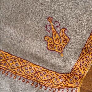 Elegant Embroidered Shawl Scarf Light Gray Gold‎ Red Paisley Trim